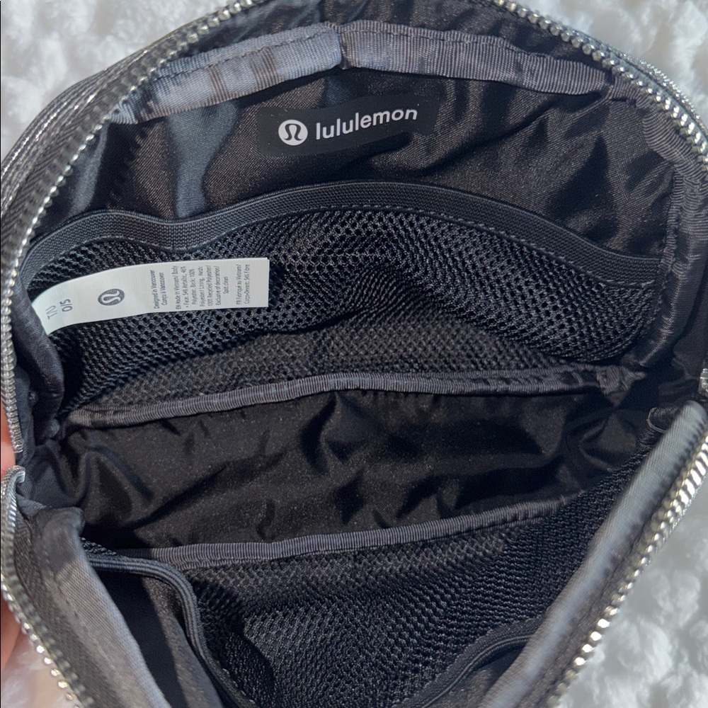 LULULEMON Everywhere Belt Bag 1L Glitter NWT Dark Silver/Graphite Grey/Silver - Picture 11 of 17
